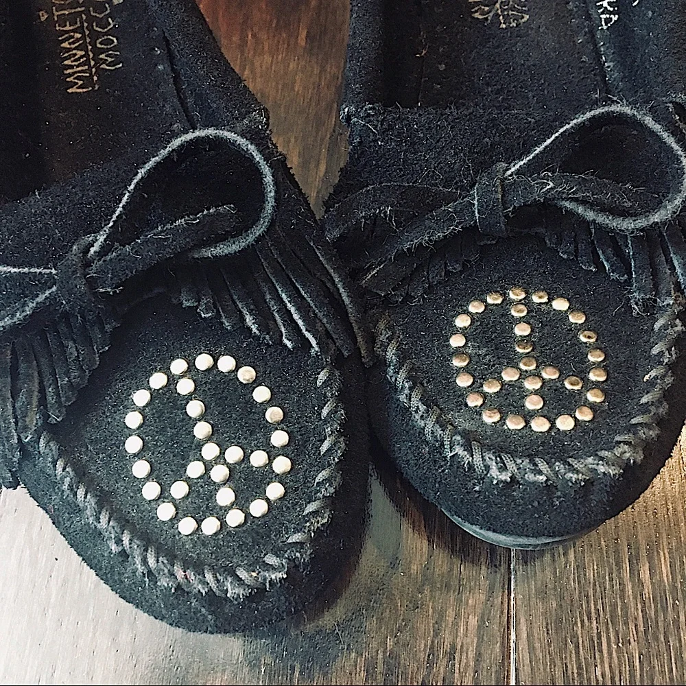 Girl’s Minnetonka Black Peace Sign Moccasins